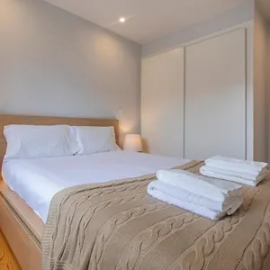 https://graceful-2bdr-duplex-apartment-by-lovelystay.hotels-lisbon-portugal.com